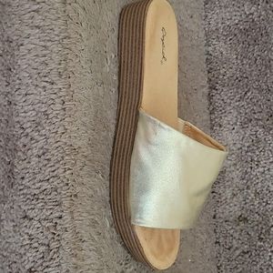 Cute light gold shoe